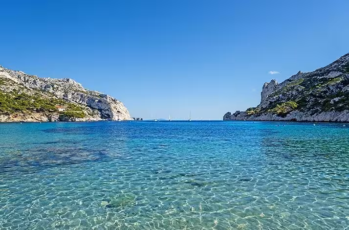 Crystal-clear turquoise waters at Calanque de Sormiou near Marseille, ideal for swimming and coastal escape tours