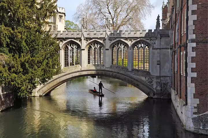 Punter gliding under the Bridge of Sighs on the River Cam, Cambridge scavenger hunt self-guided tour highlight