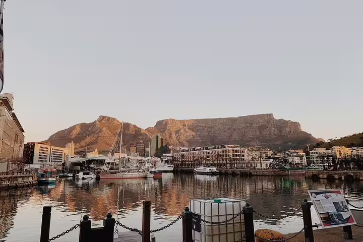 Scenic view of Cape Town's V&A Waterfront with Table Mountain in the background, featured in the Big 8 highlights tour.