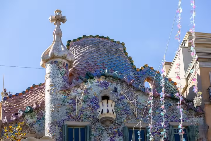 Colorful mosaic roof and turret of Casa Batlló, Gaudí Modernist icon on Barcelona walking tour