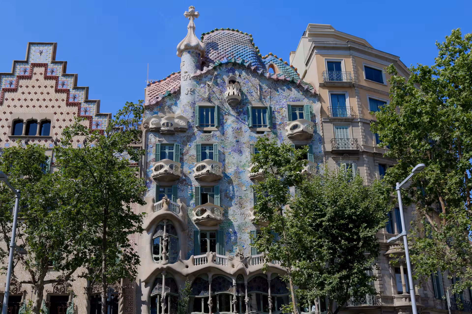 Casa Batlló facade on Passeig de Gràcia, a Gaudí highlight on a half-day Barcelona private vehicle tour