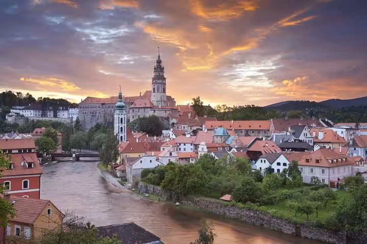 Sunset view of Cesky Krumlov Castle and Vltava River on a small-group day trip from Vienna