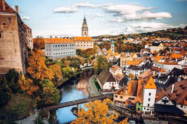 Český Krumlov old town and Vltava river view, scenic stop on Vienna to Salzburg private transfer tour