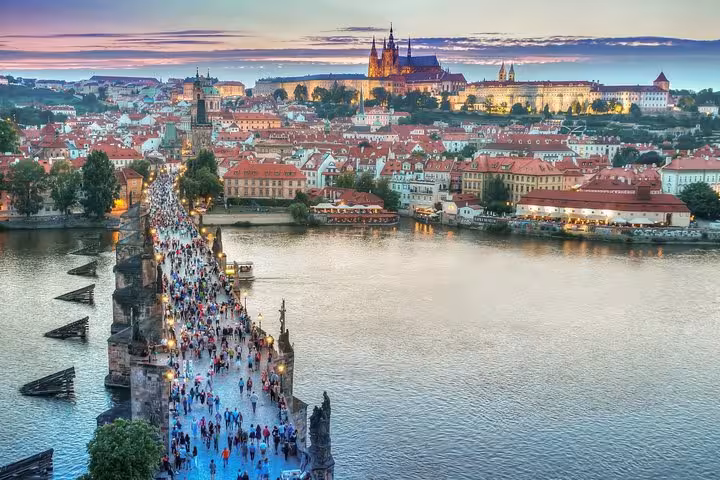 Charles Bridge over the Vltava with Prague Castle skyline, must-see on private Vienna to Prague day tour