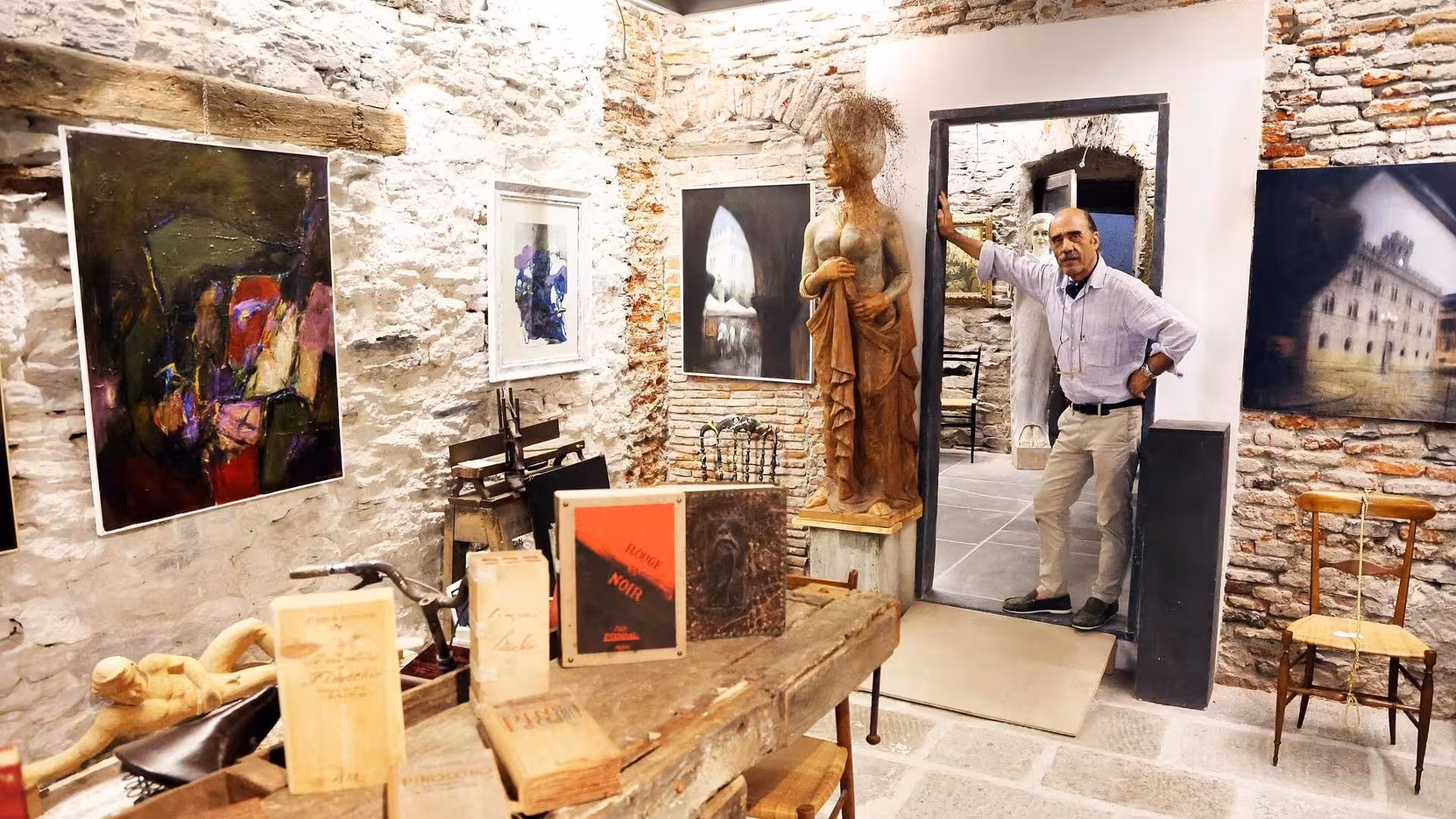 Explore art and culture in a rustic gallery during the Chiavari historic center food tour and typical aperitif.