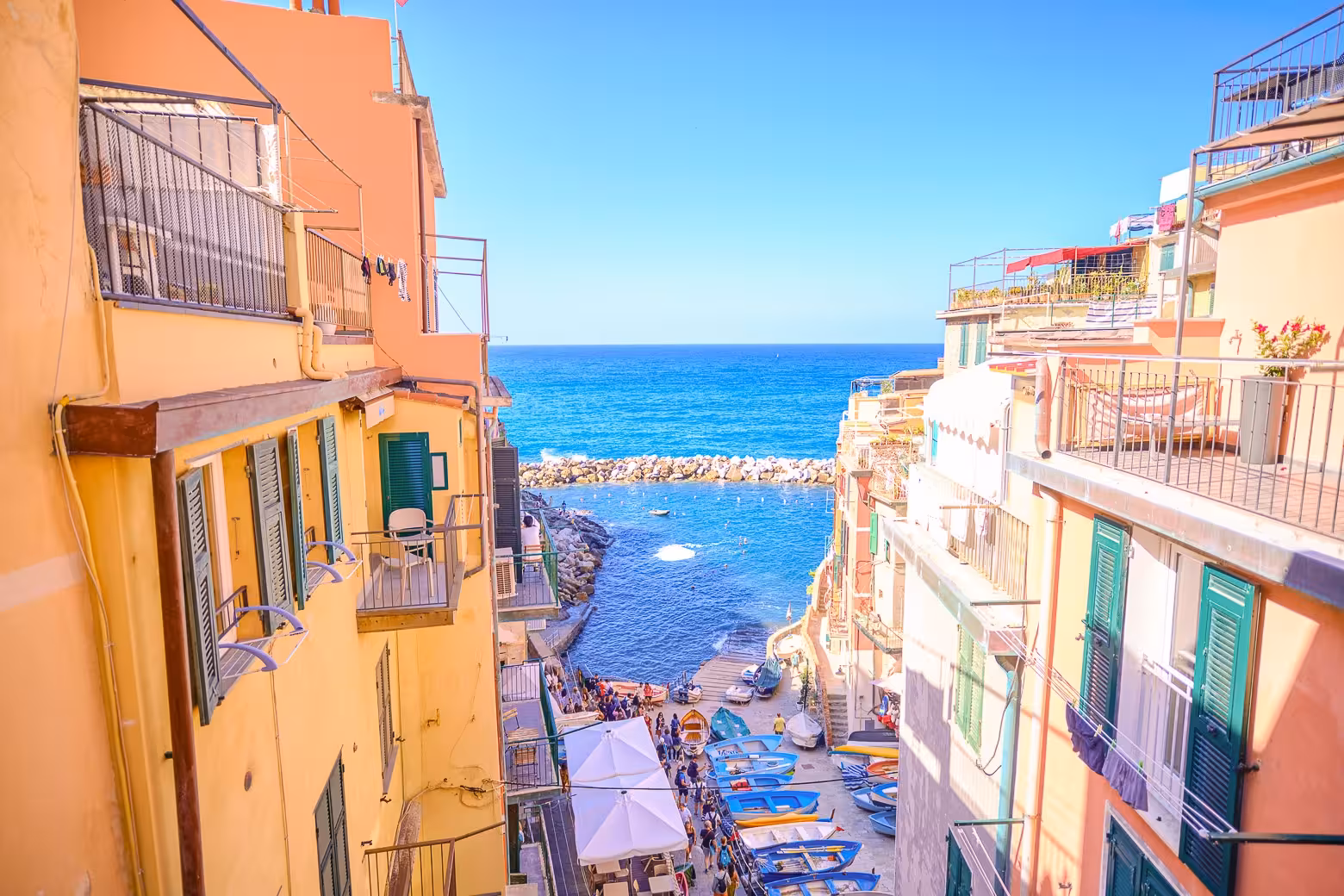 Colorful buildings overlooking the azure sea in Cinque Terre, a picturesque stop on the Florence day tour.