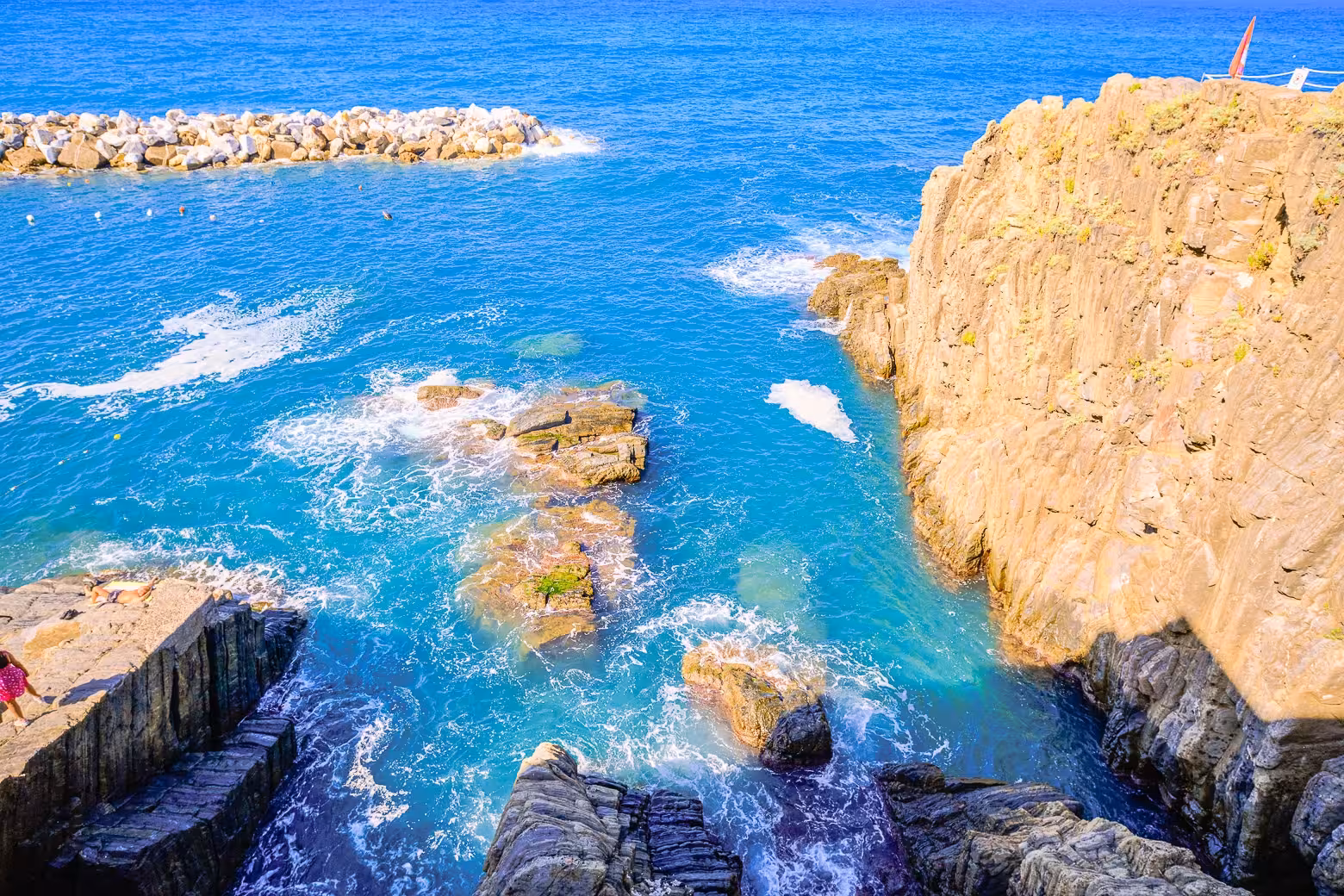 Stunning view of rocky cliffs and turquoise waters in Cinque Terre, perfect for a Florence day trip.