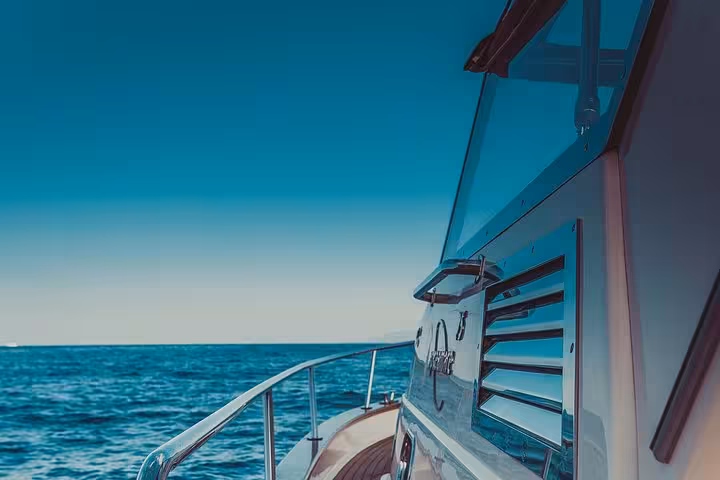Close-up of a classic Gozzo boat railing against a serene sea backdrop on a private tour from Sorrento to Capri.