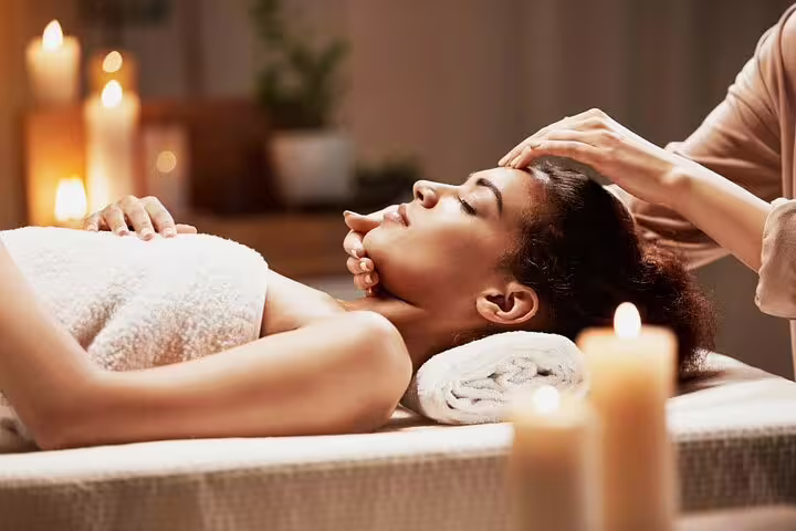 VIP Cleopatra Deluxe spa treatment with relaxing head massage, candles, sauna and jacuzzi wellness experience