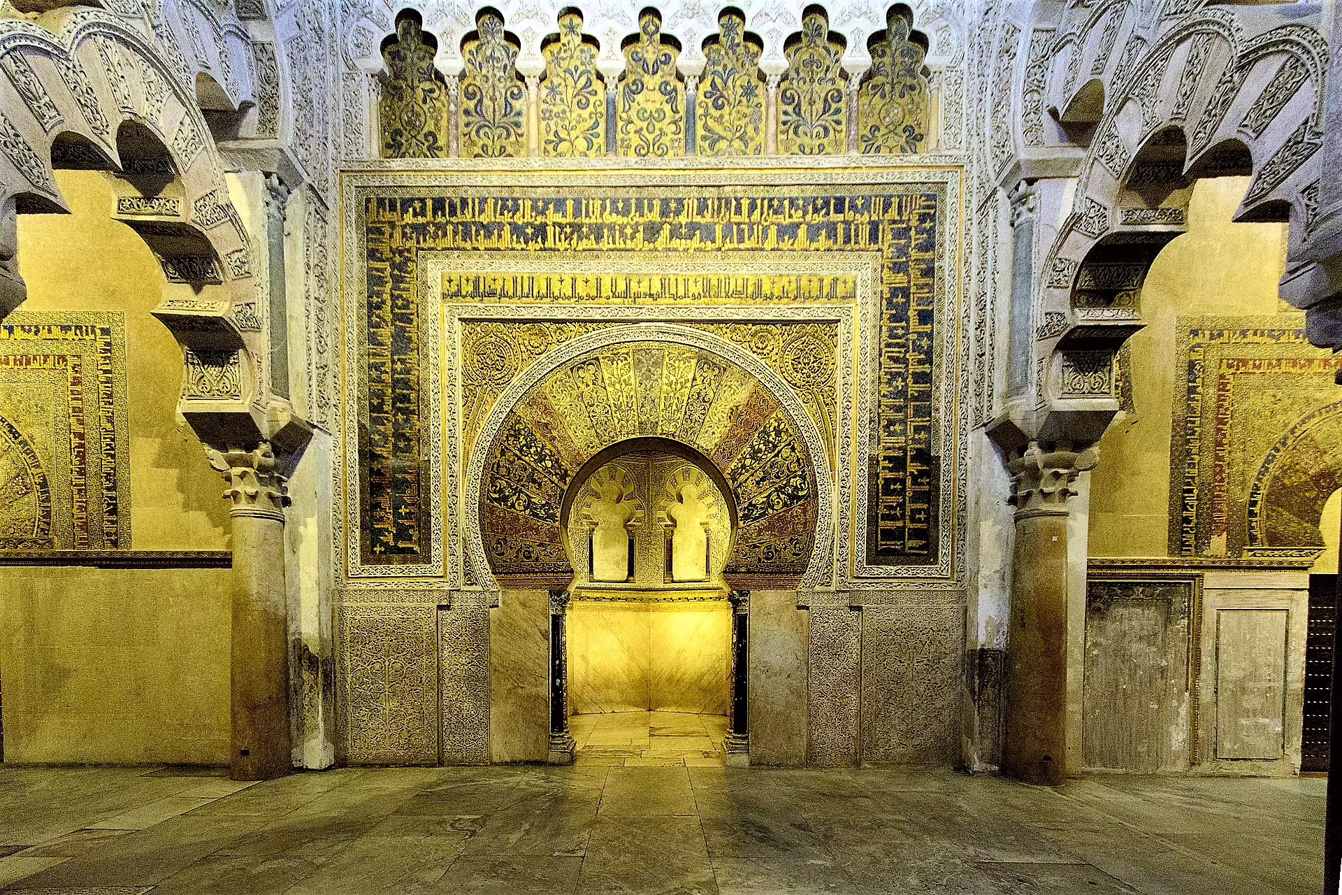 Ornate mihrab and Moorish arches inside Cordoba Mezquita on a private tour from Costa del Sol