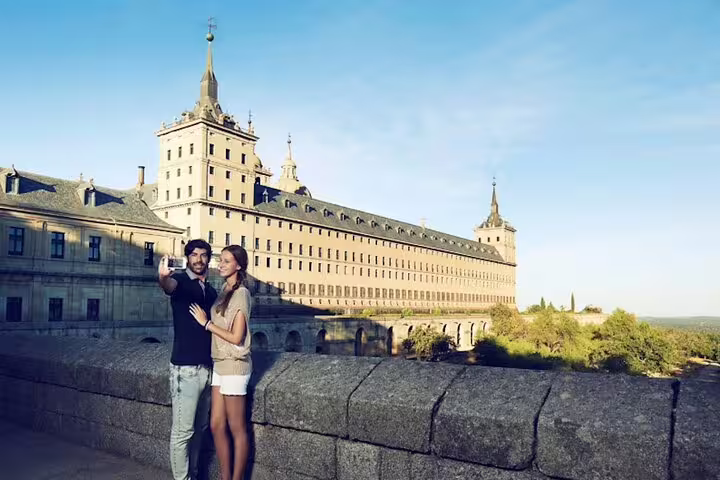 Couple at El Escorial Monastery viewpoint on private minivan tour from Madrid to Valley of the Fallen