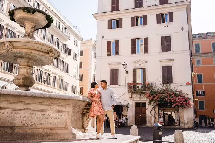 Couple posing by a historic fountain in Florence on a private vacation travel photographer walking tour
