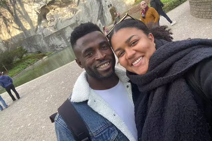 Couple selfie by the Lion Monument during a Lucerne self-guided scavenger hunt and sightseeing tour in Switzerland