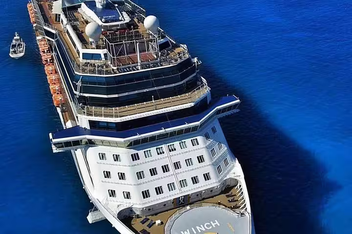 Cruise ship at Piraeus port, ideal for Cruise Terminal to Athens City Centre private transfer service