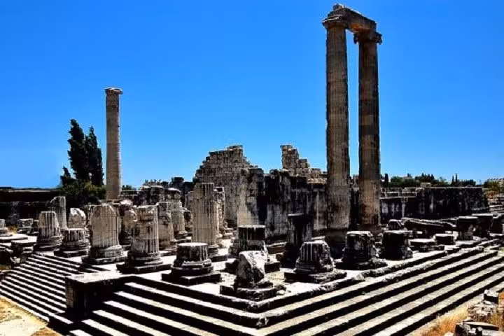 Ancient temple ruins at Didyma with tall columns, included in 3-day Priene Miletus and Ephesus tour from Istanbul