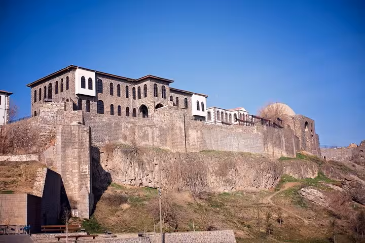 Diyarbakir city walls and historic mansion on the cliff, key stop on all-inclusive private guided tour