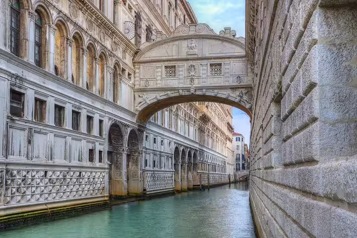 Bridge of Sighs over the canal beside Doge’s Palace, visited on a Venice small group tour with expert local guide