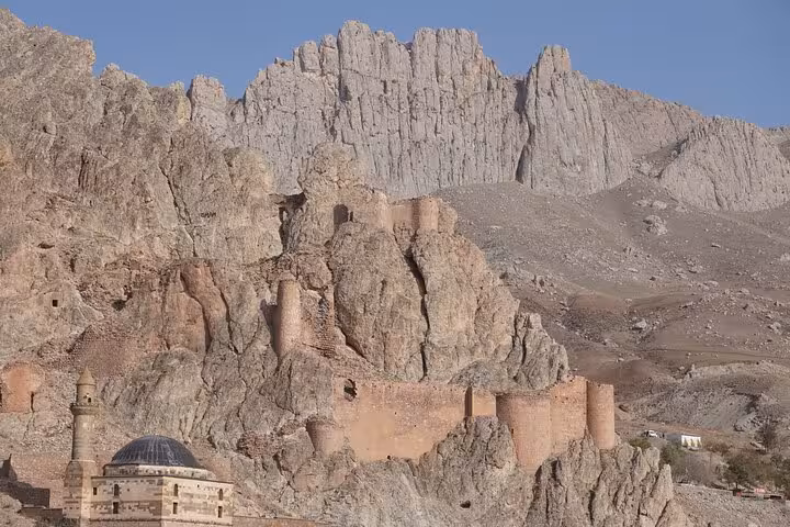 Dogubeyazit skyline with Ishak Pasha Palace and rugged mountains on all-inclusive private tour
