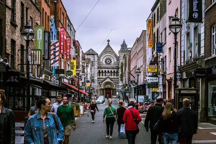 Crowds on Dublin’s Temple Bar street near Christ Church Cathedral, ideal stop on a self-guided e-scavenger hunt