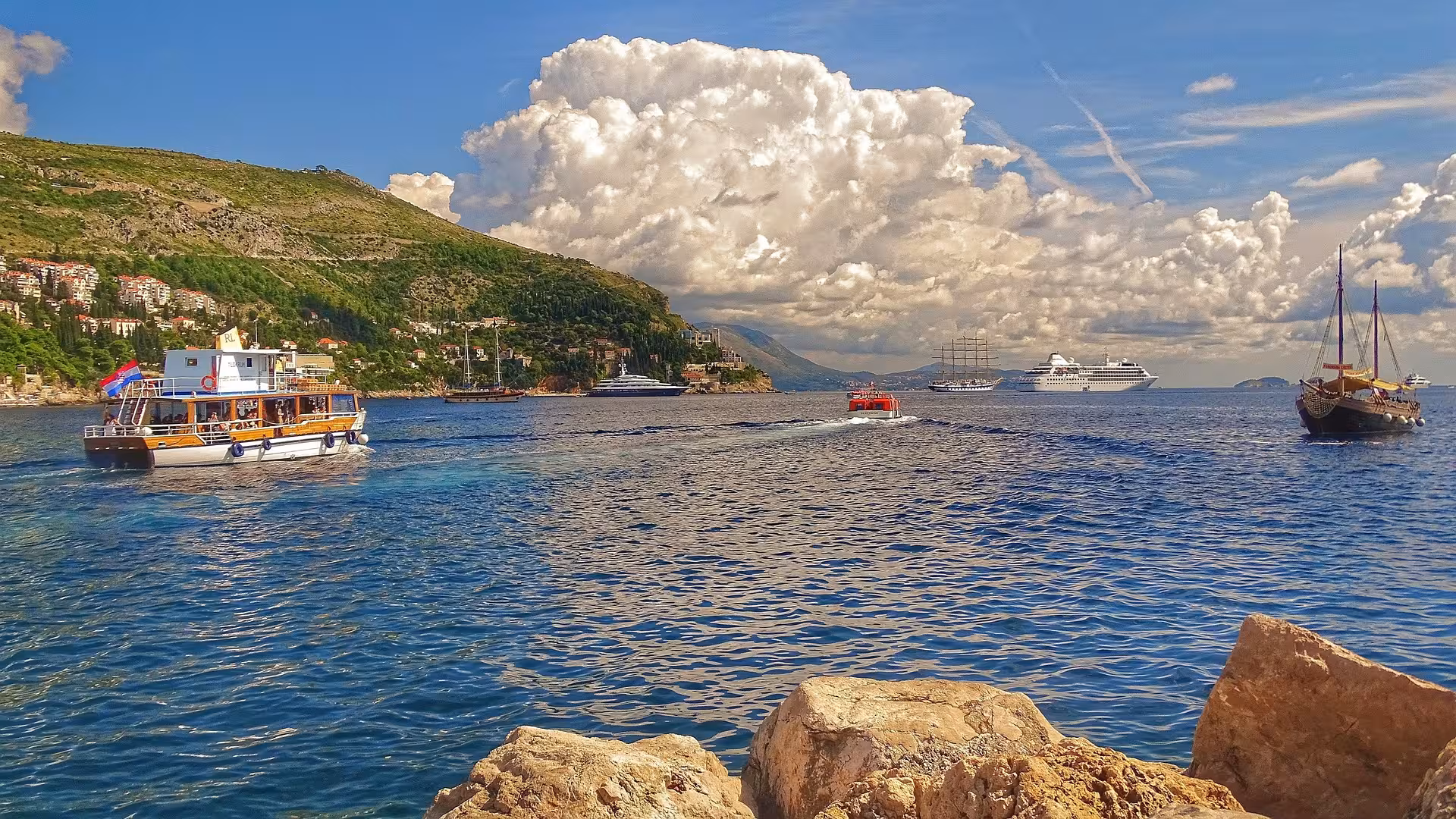 Adriatic Sea views near Dubrovnik with boats and cruise ship, highlight of Split to Dubrovnik day trip