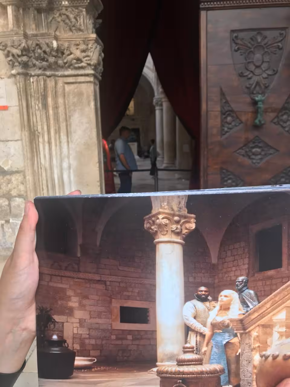 Guide compares Game of Thrones scene at Dubrovnik Rector’s Palace courtyard on combo GOT and Old Town history tour