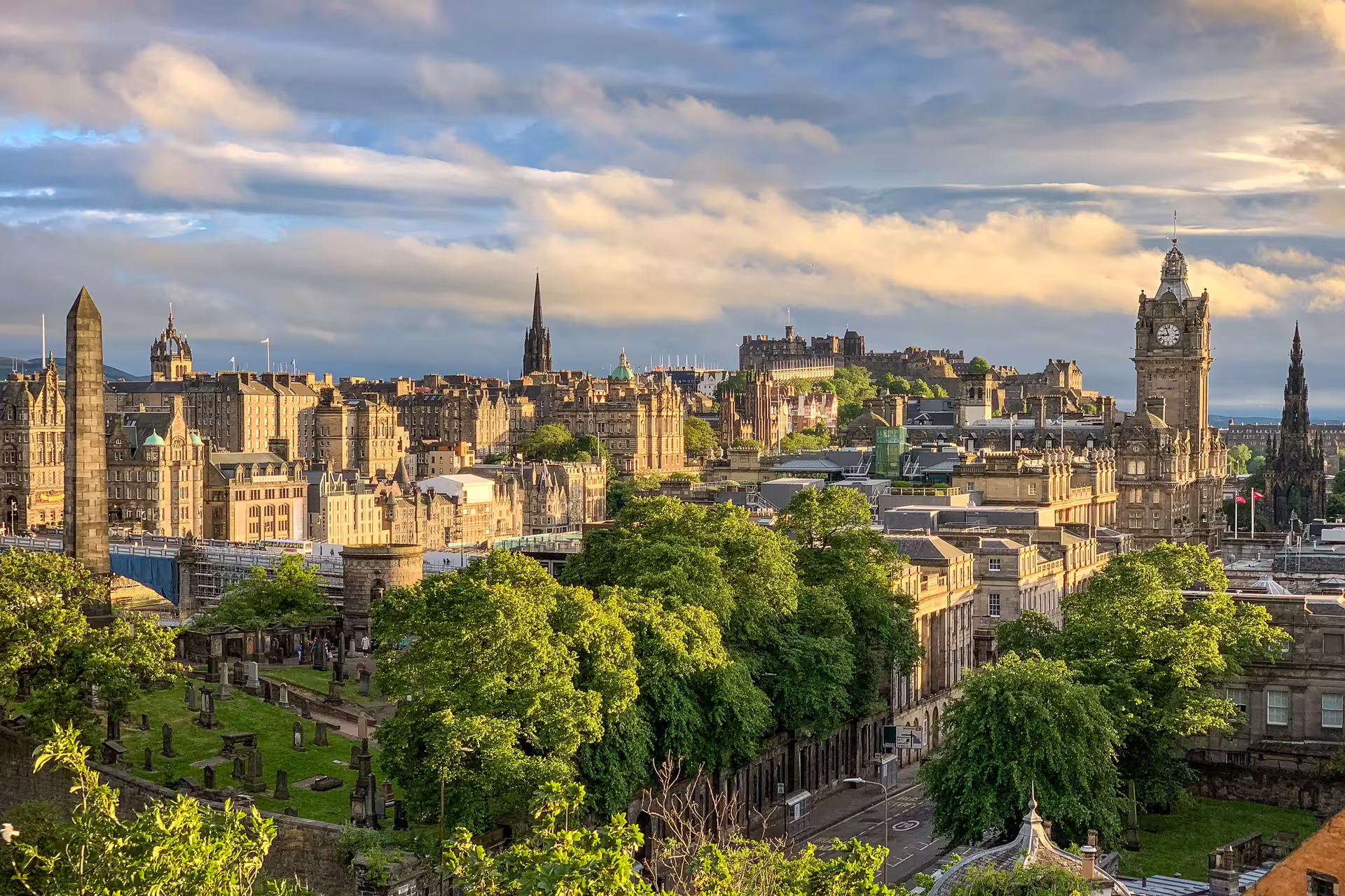 Edinburgh city panorama with Balmoral Clock Tower and Old Town, featured on 1-day audioguide walking tour