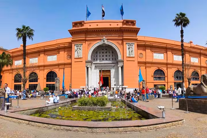 Egyptian Museum Cairo exterior on Hurghada to Cairo day tour, showcasing iconic pharaonic entrance