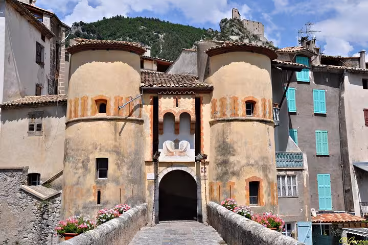 Charming medieval gatehouse entrance in Entrevaux on the Fabulous Red Canyon and Entrevaux private full day tour.