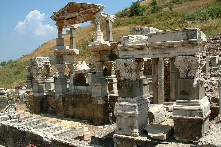 Discover the ancient Roman architecture of Ephesus with a guided tour and private van from Kusadasi Port.