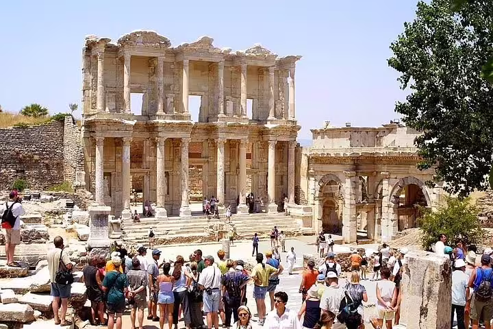 Crowd admires the historic Library of Celsus in Ephesus, a highlight of the small group tour from Izmir, rich in ancient allure.