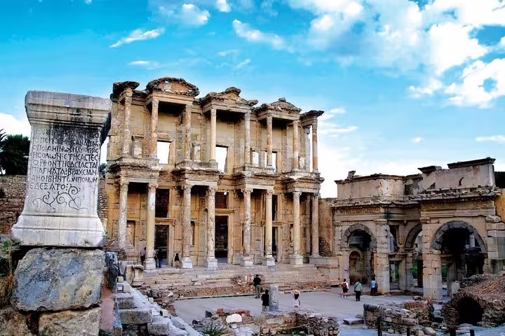 Library of Celsus and ruins in ancient Ephesus, Turkey, featured on full-day Ephesus tour from Izmir