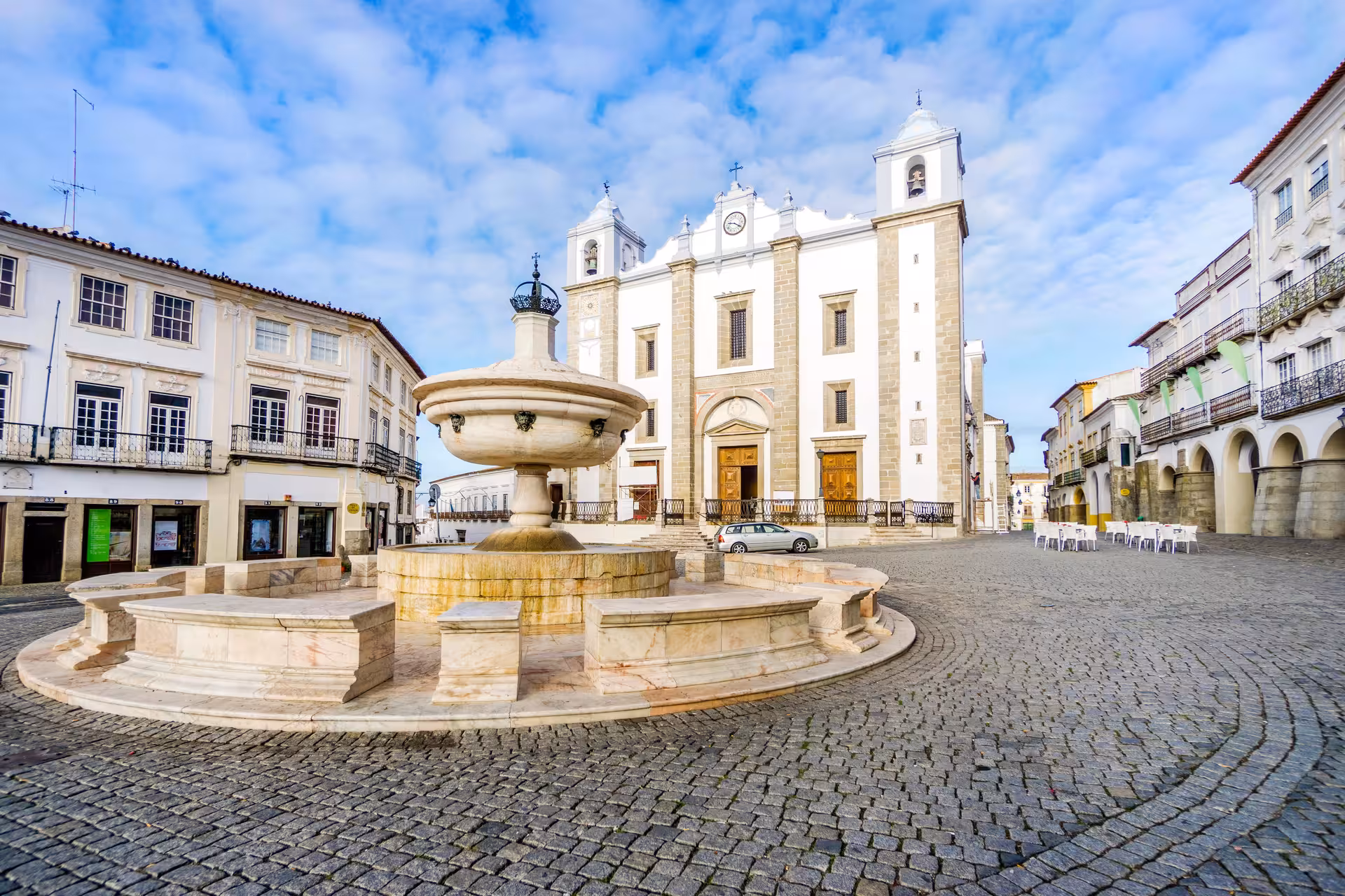 Explore Évora's picturesque Praça do Giraldo with its stunning fountain and historic architecture on a guided tour from Lisbon.