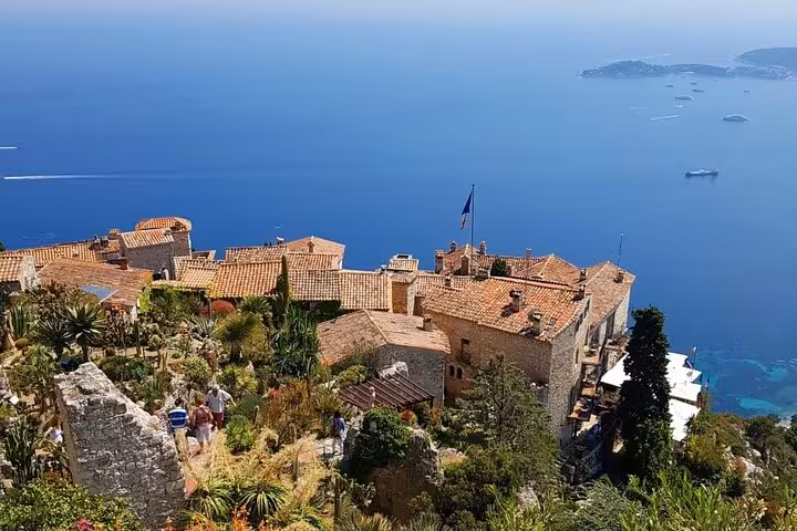 Charming hilltop village of Èze overlooking the azure Mediterranean Sea on the picturesque French Riviera.