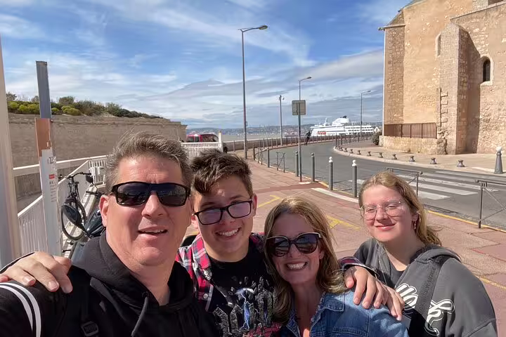 Family selfie by Fort Saint-Jean in Marseille, exploring landmarks on a self-guided scavenger hunt tour