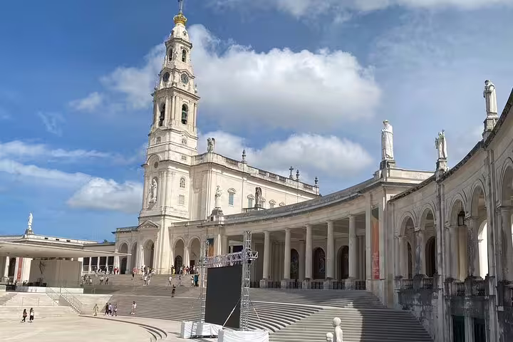 Marvel at the breathtaking Fátima Basilica and its surrounding colonnades, a highlight of your Portugal journey.