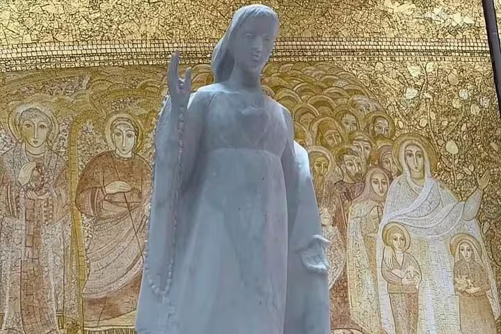 Statue of Our Lady of Fátima with golden mosaic backdrop, featured on a small-group Fátima day trip from Lisbon.