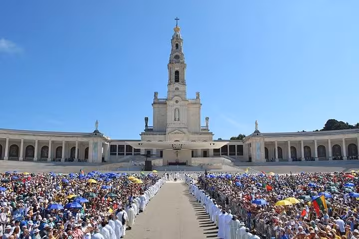Fatima Sanctuary basilica and pilgrims, popular stop on Lisbon Porto private tour transfer with breaks