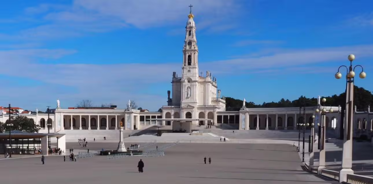 Panoramic view of the Sanctuary of Fátima in Portugal, a key stop on the Fátima, Nazaré, Batalha, and Óbidos tour.