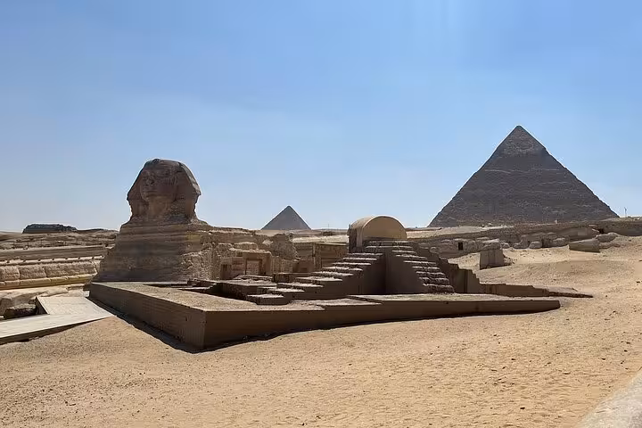 Great Sphinx and Giza Pyramids panorama on a private Cairo tour with an expert female Egyptologist