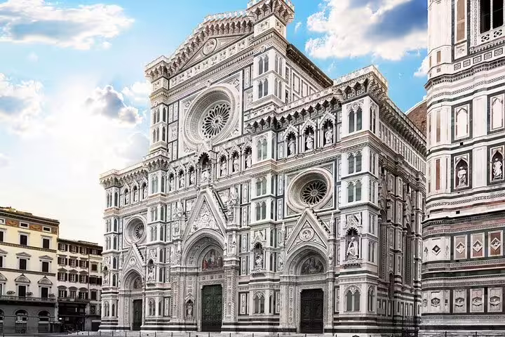 Front view of Florence Cathedral's intricate facade, perfect for travelers using private transfers to the airport.