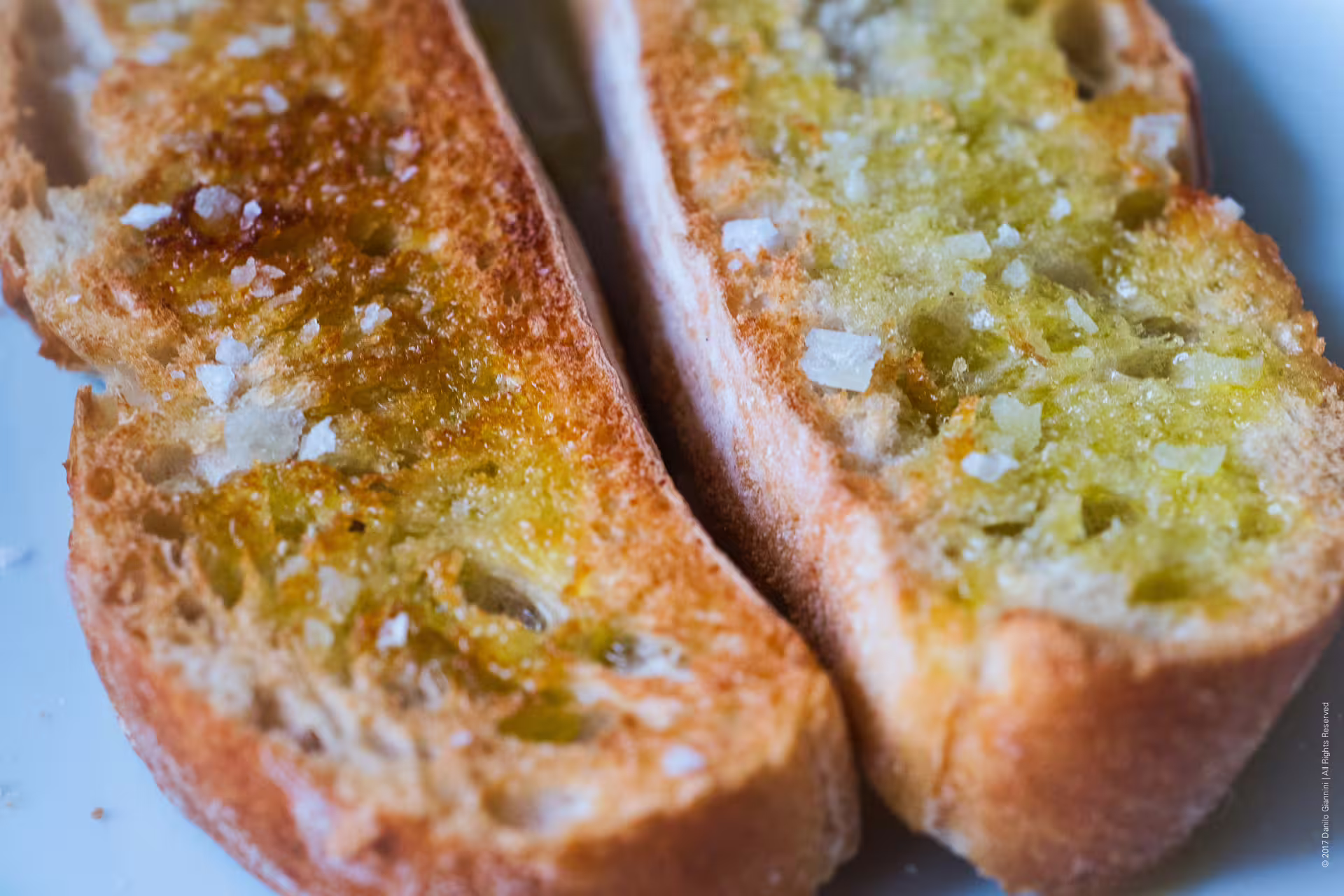 Bruschetta with Tuscan extra virgin olive oil and sea salt served during Florence day trip from Rome semi-private tour lunch