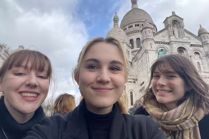 Friends selfie at Sacré-Cœur, Montmartre Paris, enjoying a self-guided scavenger hunt and sights tour