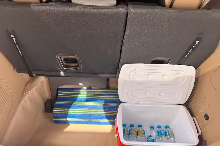 Dubai airport transfer from Fujairah Dibba Khorfakan with SUV trunk cooler and complimentary water