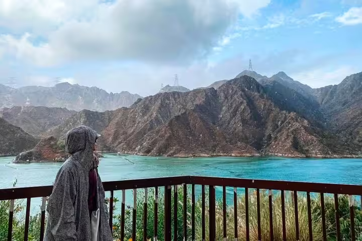 Scenic view of turquoise waters and rugged mountains in Fujairah, perfect for nature enthusiasts on a private tour.