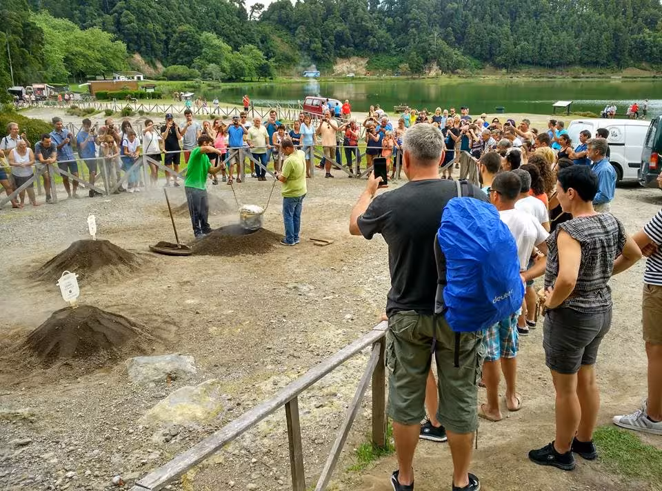Tourists watch Furnas geothermal cooking at Lagoa das Furnas on São Miguel van full-day lake tour