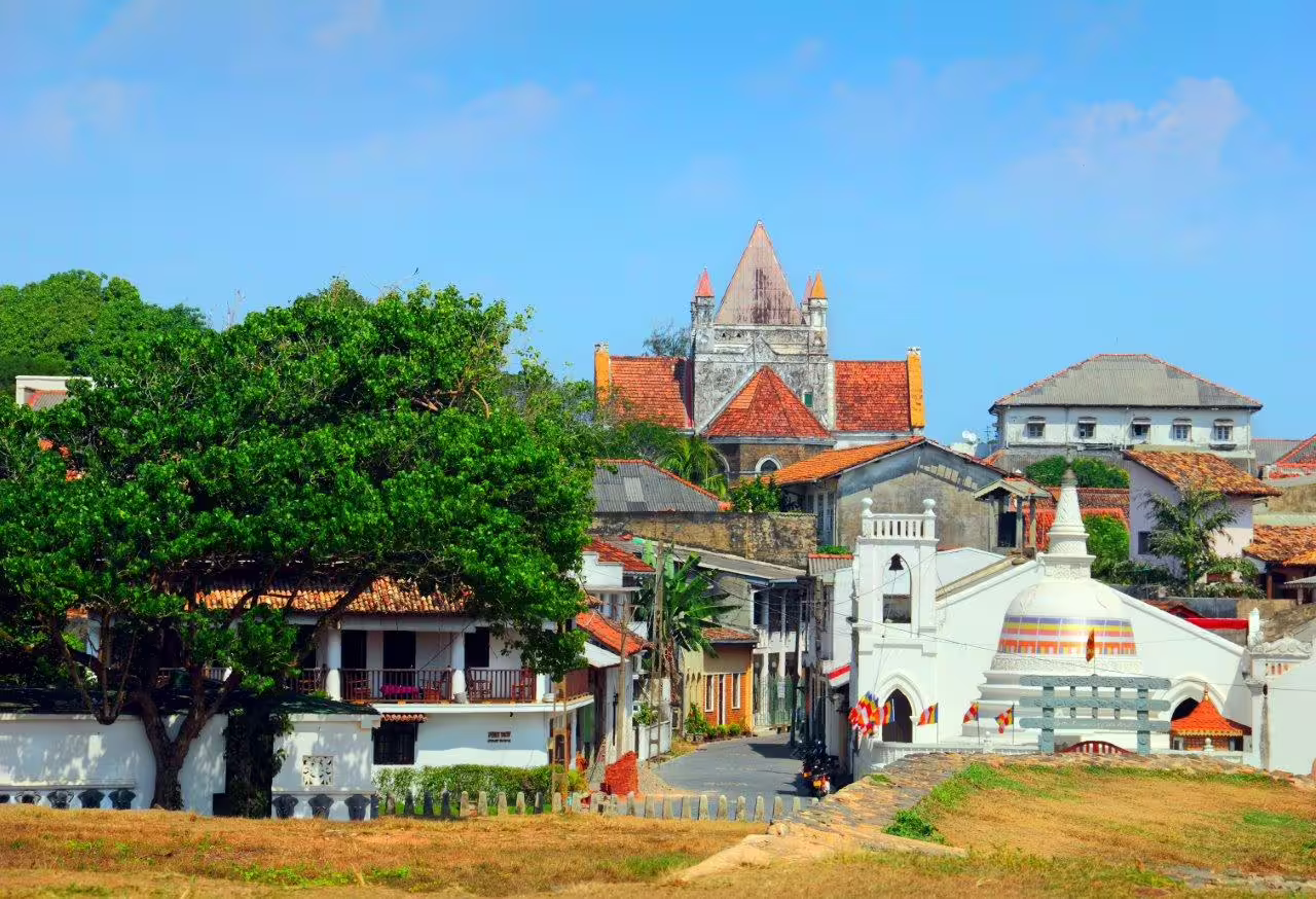 Scenic view of Galle's historic architecture surrounded by lush greenery on Yala & Galle private tour.