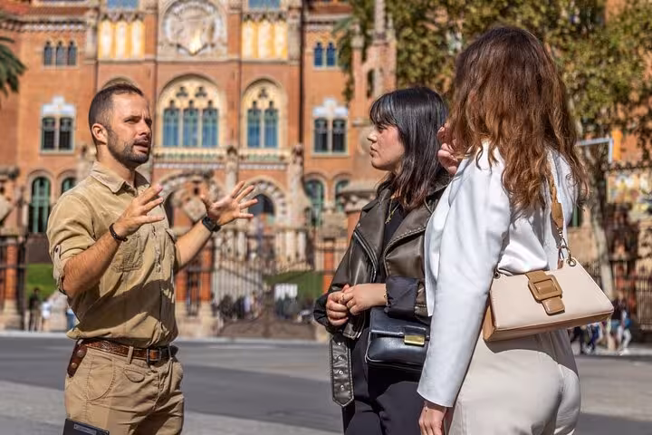 Local guide briefing guests outside Hospital de Sant Pau on a Barcelona Gaudí and Modernism walking tour