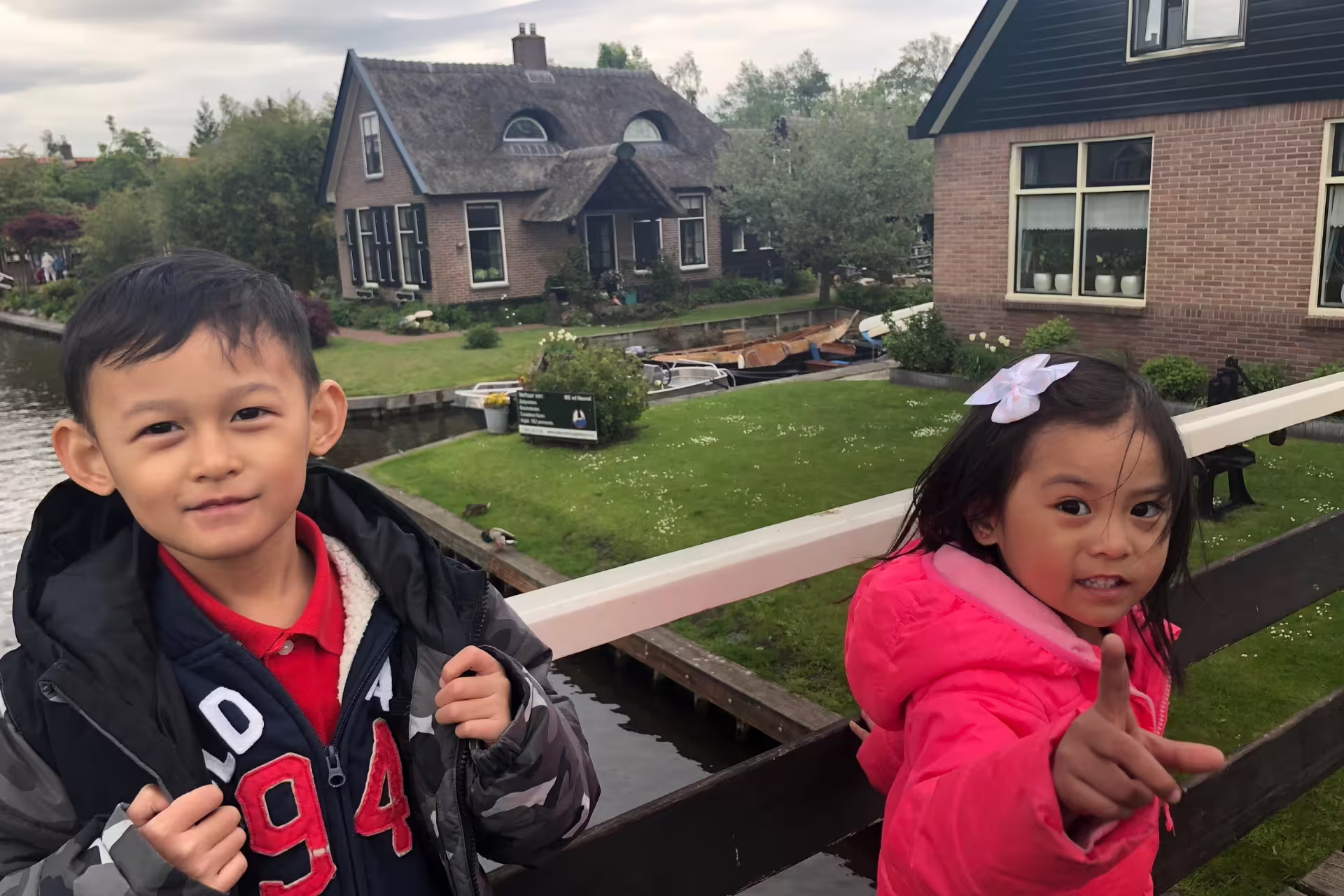 Giethoorn canal village view from a bridge with Dutch thatched-roof houses, stop on Keukenhof day trip