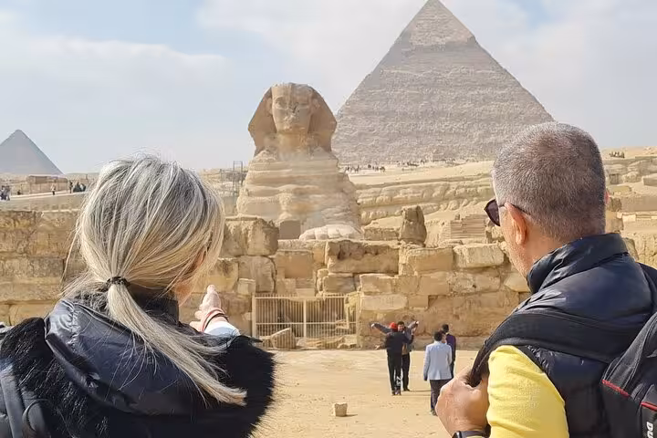 Tourists viewing the Great Sphinx and Giza Pyramid complex on a guided Giza Pyramids tour in Cairo