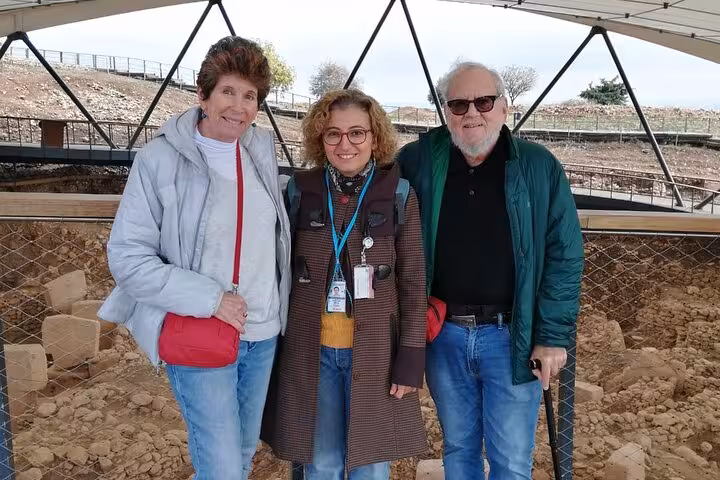 Guests with local guide at Göbeklitepe excavation site on all-inclusive Şanlıurfa tour from Istanbul